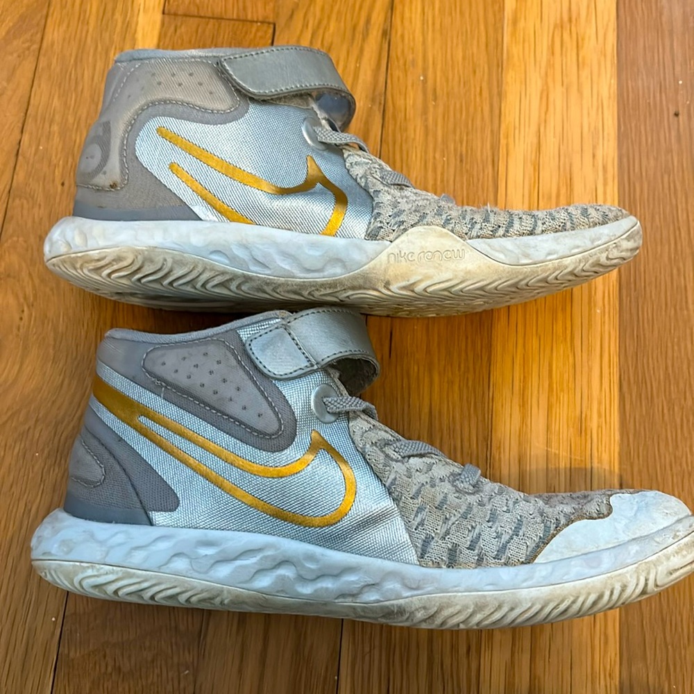 KD Nike sneakers with Velcro and laces size 3y